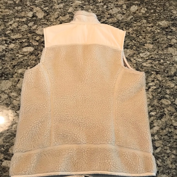 Patagonia Women’s Fleece Vest - Picture 2 of 3